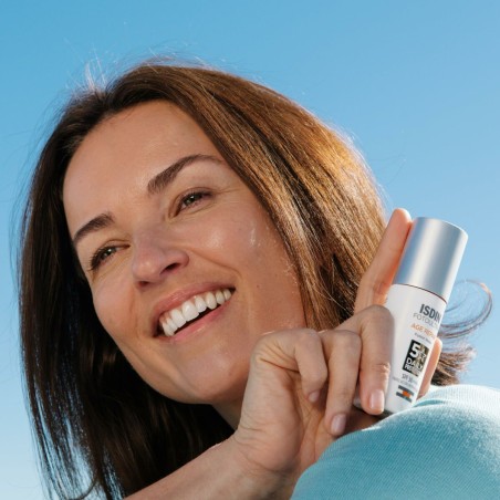 Sonnenschutzcreme für das Gesicht Isdin Fusion Water Magic Glow Spf 5