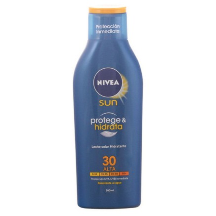 Leche Solar Protege & Hidrata Nivea Protect And Moister SPF 30 (200 ml