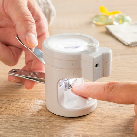 Nail Clippers with LED Light, Magnifying Glass and File Clail InnovaGo